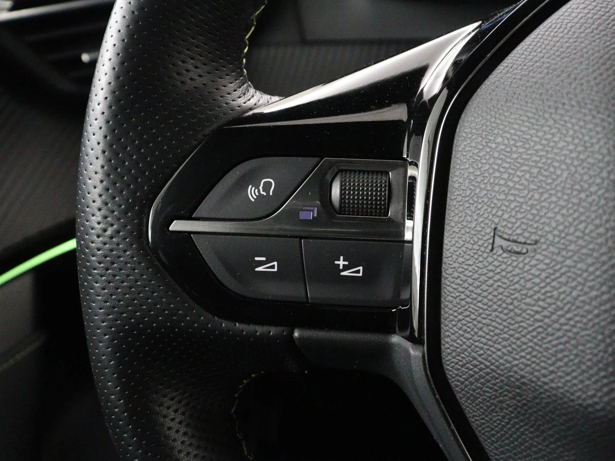 Hoofdafbeelding Peugeot e-2008