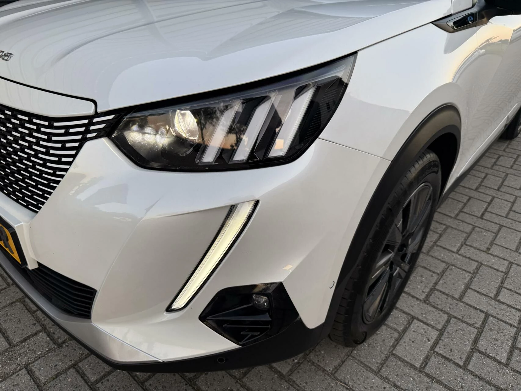 Hoofdafbeelding Peugeot e-2008
