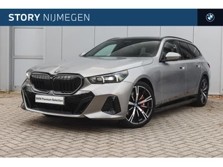 BMW 5 Serie Touring 550e xDrive M Sport Automaat / Panoramadak / Trekhaak / Adaptief onderstel professional / Stoelventilatie / Adaptieve LED / Parking Assistant Plus / Harman-Kardon