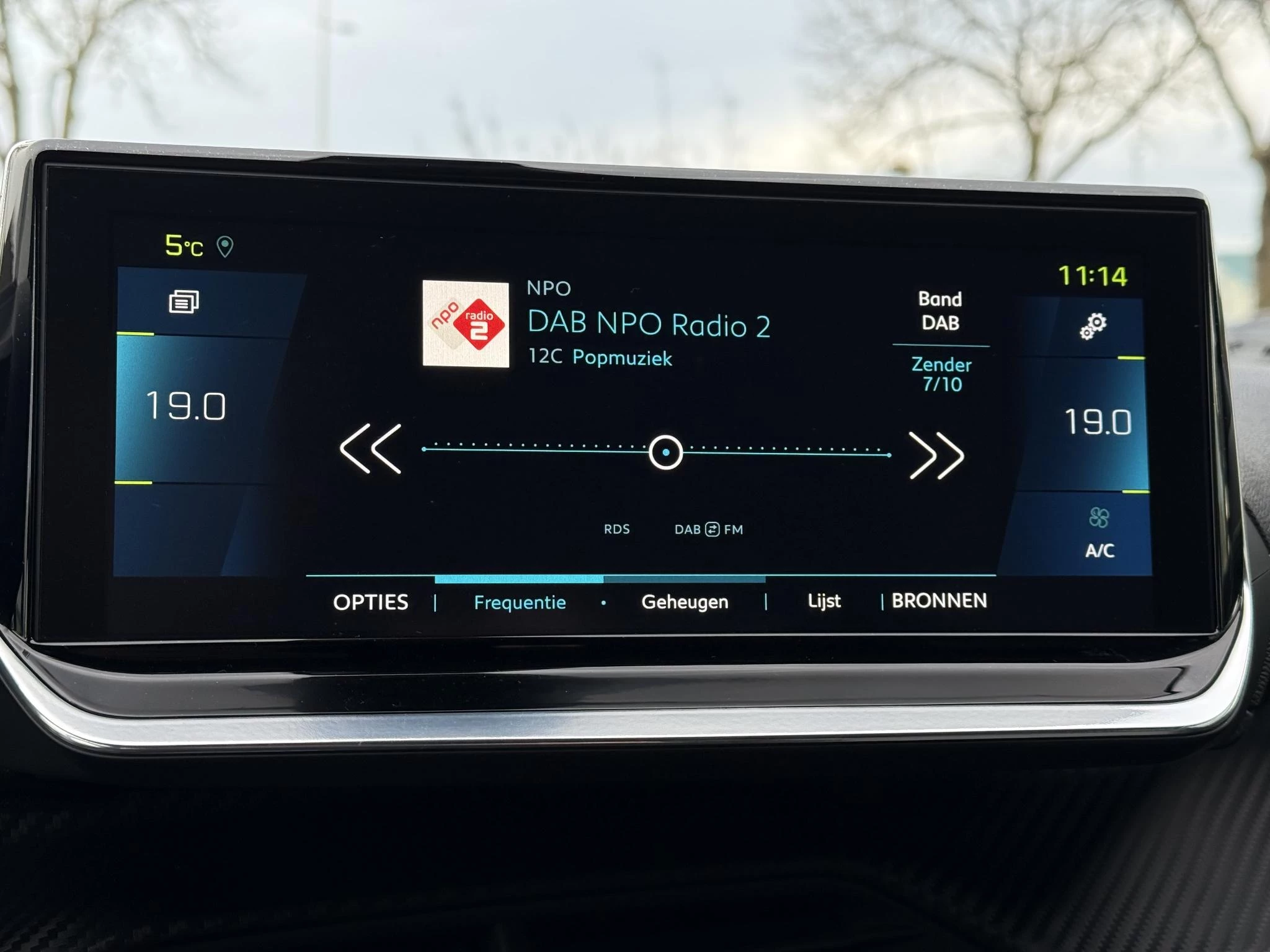 Hoofdafbeelding Peugeot e-2008