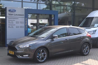 Ford Focus 125PK TITANIUM 5-DEURS NAVI CLIMA STOEL+STUURVERW. AFN-TREKHAAK CAMERA PARK-SENSOREN PRIVACY-GLASS