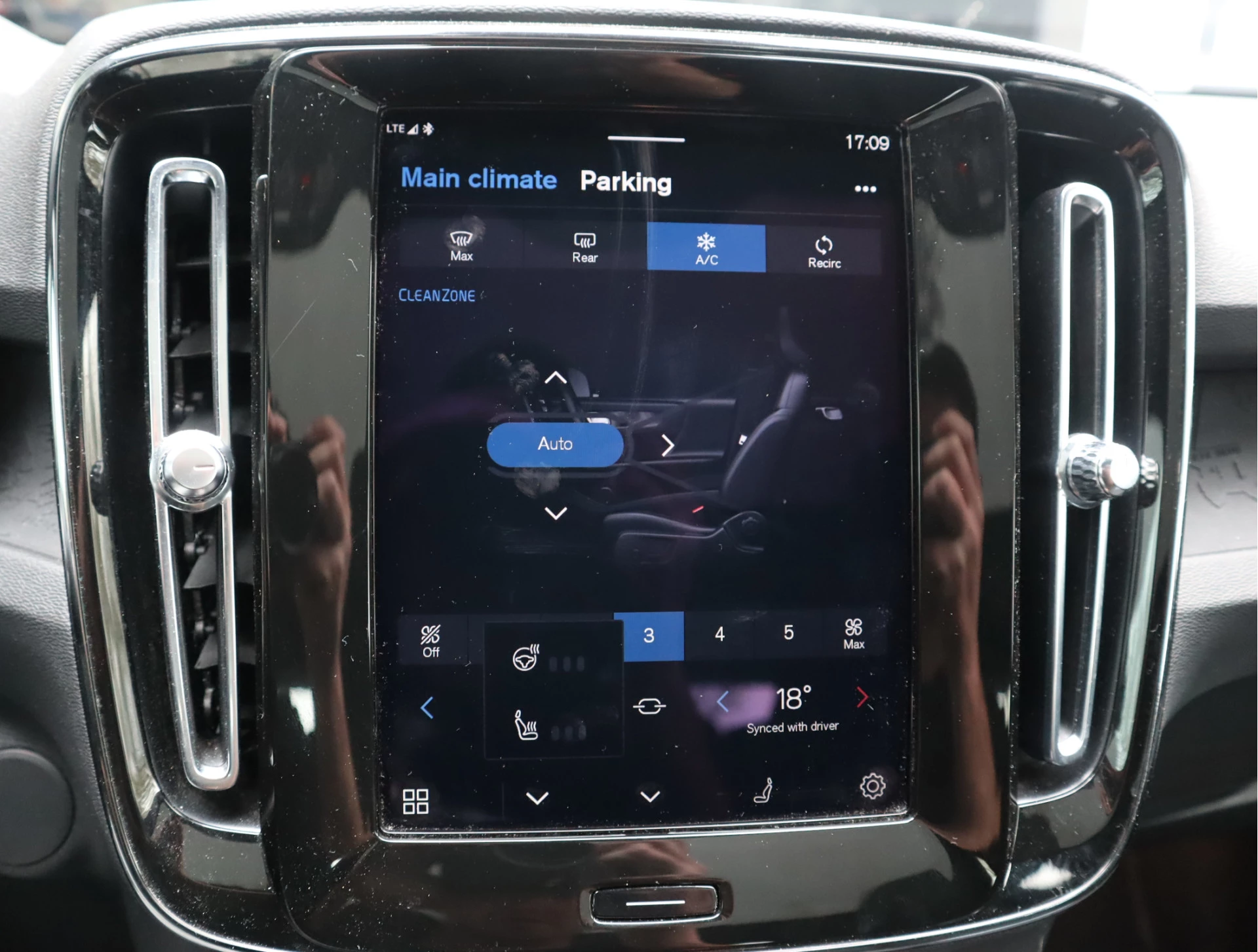 Hoofdafbeelding Volvo C40