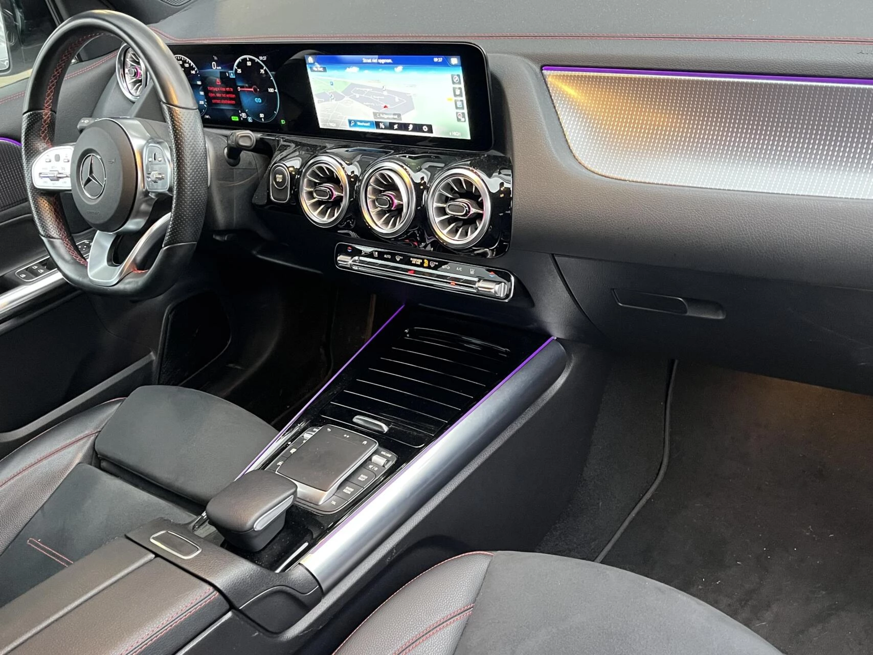 Hoofdafbeelding Mercedes-Benz EQA