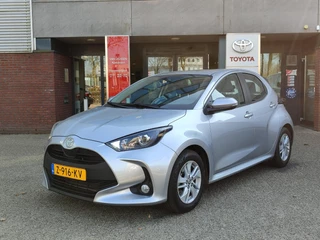 Toyota Yaris HYBRID 115 ACTIVE FACELIFT APPLE/ANDROID 16'' LM-VELGEN CAMERA CLIMA AD-CRUISE BLUETOOTH NL-AUTO