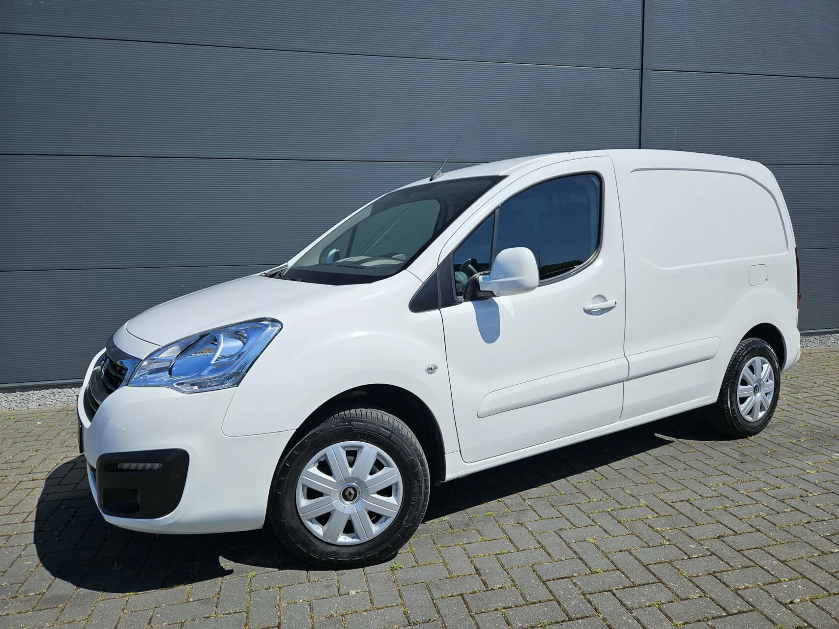 Hoofdafbeelding Peugeot Partner