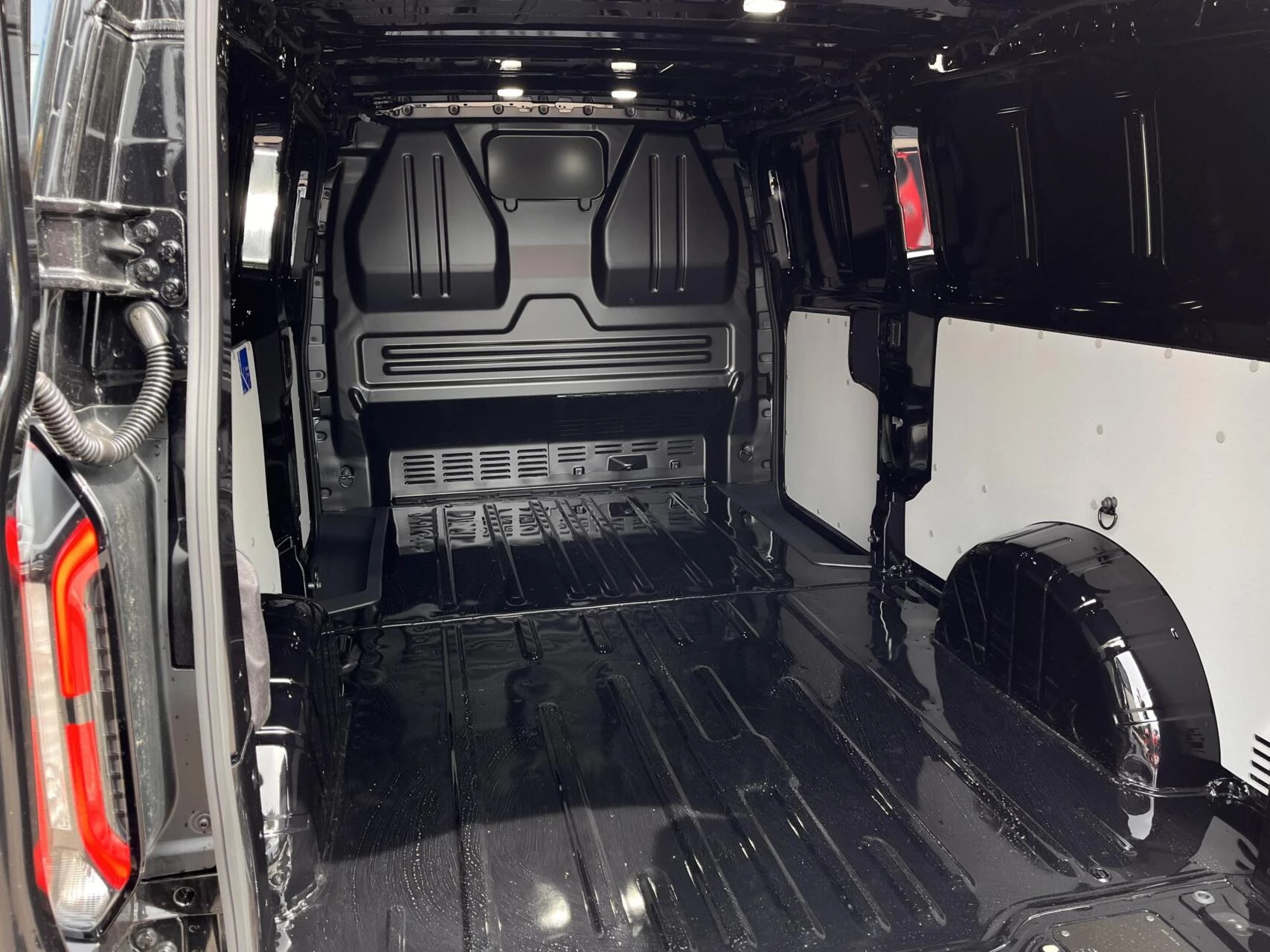 Hoofdafbeelding Ford E-Transit Custom