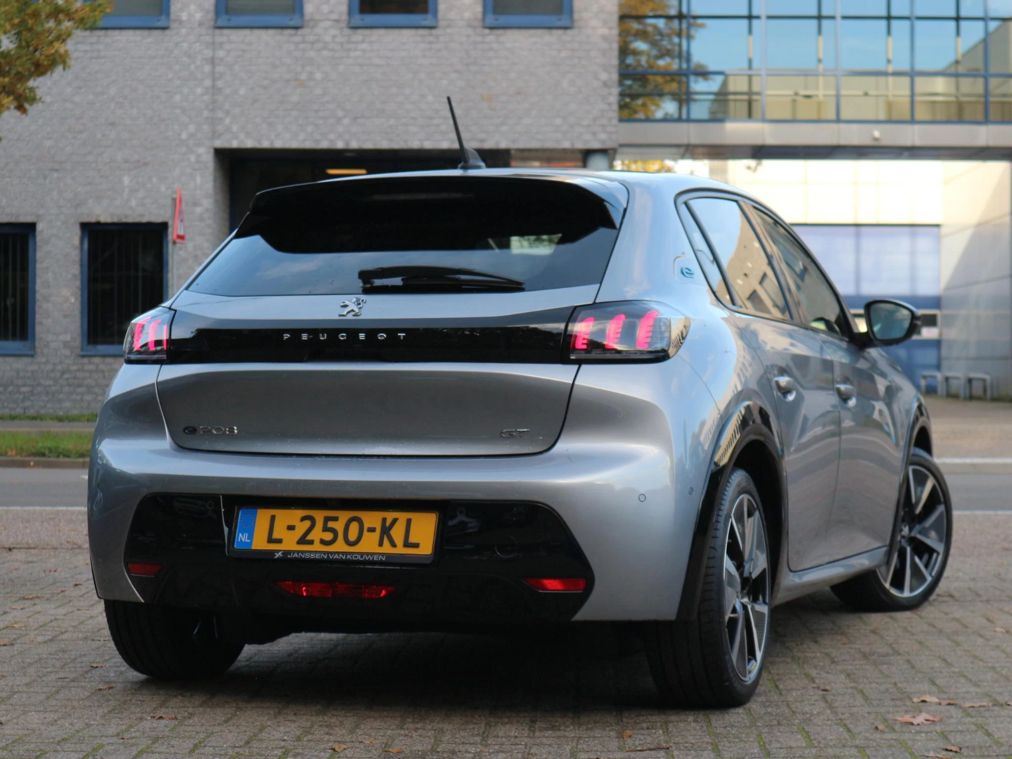 Hoofdafbeelding Peugeot e-208