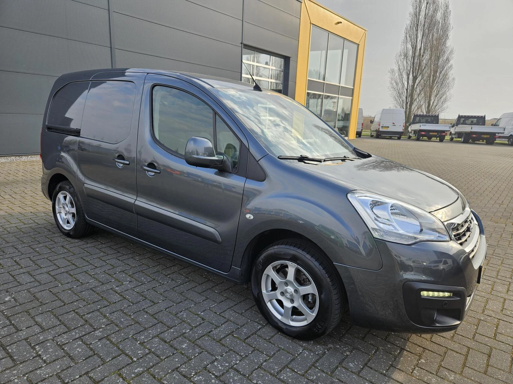 Hoofdafbeelding Peugeot Partner