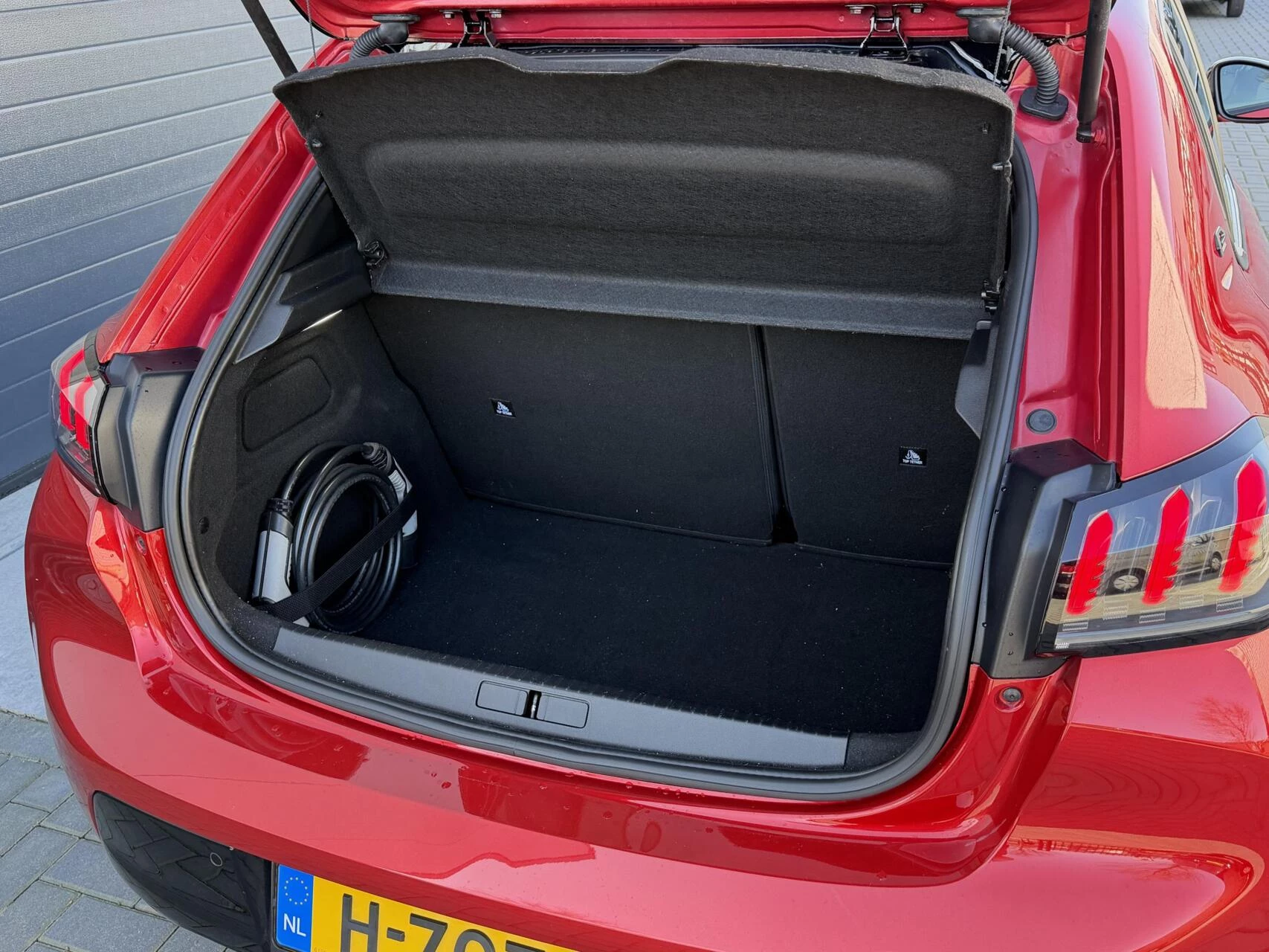 Hoofdafbeelding Peugeot e-208