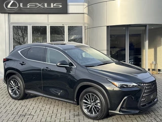 Hoofdafbeelding Lexus NX Lexus NX 450h+ AWD Luxury Line TREKHAAK STOELVERW STUURVERW GROOTSCHERM