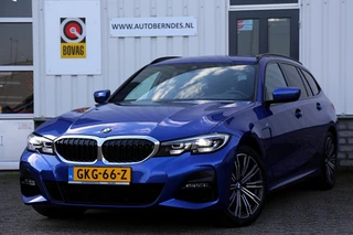 Hoofdafbeelding BMW 3 Serie BMW 3 Serie Touring 330e M-Sport PHEV Plug in Hybride 290PK*Perfect BMW onderh.*1ste Eig*Incl. BTW*M-Pakket/Shadow/LED/Ambiance/Stoelverw./Climate-Control/Apple Carplay-Android/Zwarte Hemel/DAB/Navi/Parkeersens.V+A/18 inch LM*