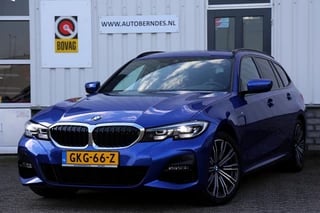 BMW 3 Serie Touring 330e M-Sport PHEV Plug in Hybride 290PK*Perfect BMW onderh.*1ste Eig*Incl. BTW*M-Pakket/Shadow/LED/Ambiance/Stoelverw./Climate-Control/Apple Carplay-Android/Zwarte Hemel/DAB/Navi/Parkeersens.V+A/18 inch LM*