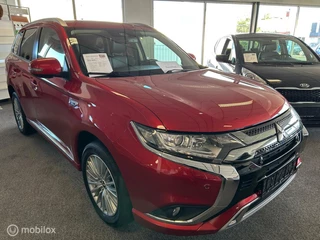 Hoofdafbeelding Mitsubishi Outlander Mitsubishi Outlander 2.4 PHEV Intense+ Adaptive Cruise ACC