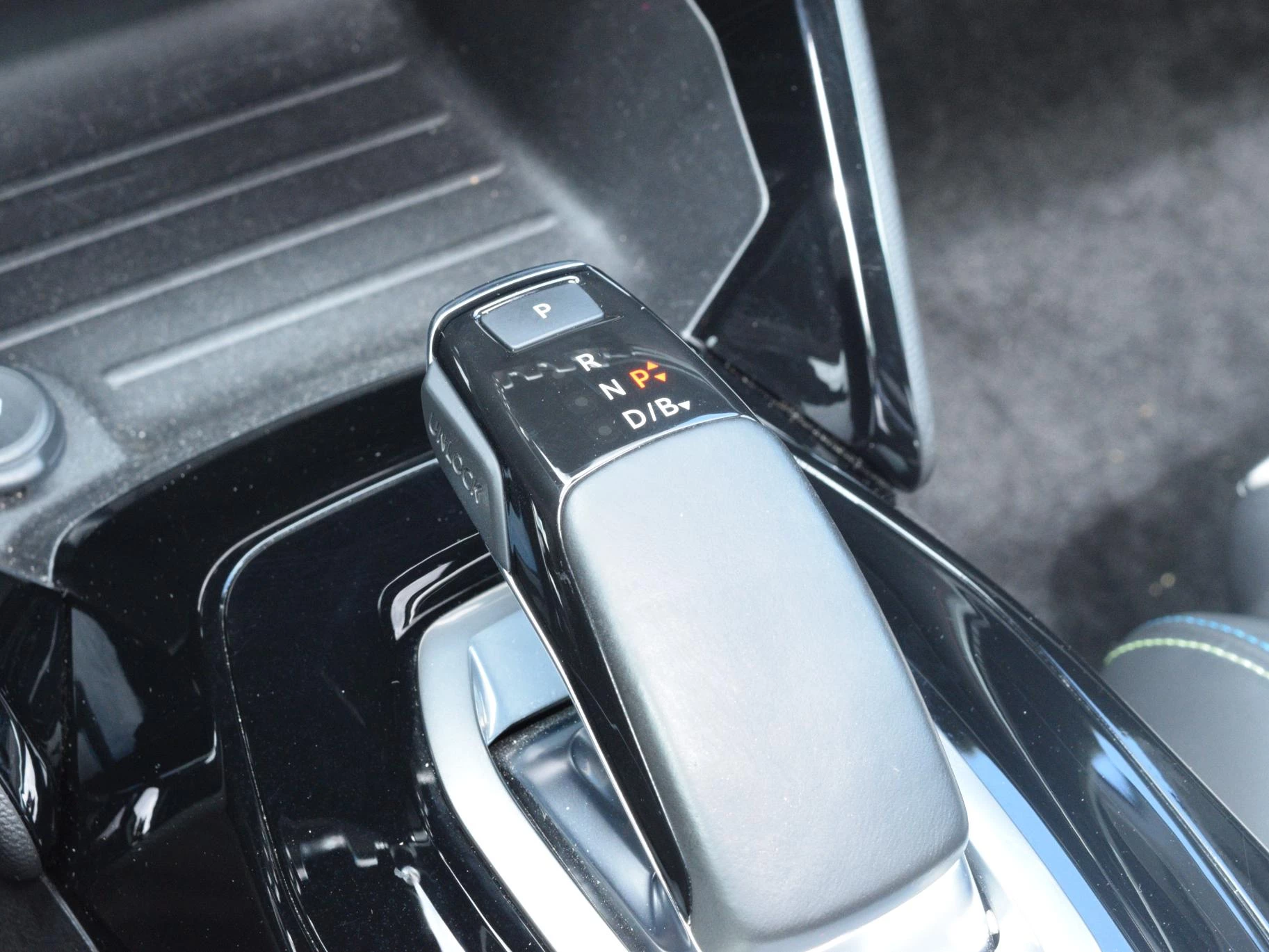 Hoofdafbeelding Peugeot e-2008