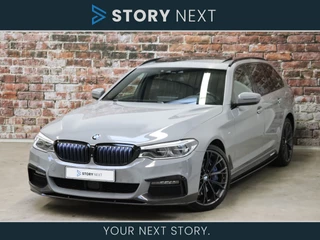 BMW 5 Serie Touring 540i xDrive High Executive M Sport Pakket Automaat / Trekhaak / Adaptief Onderstel / Harman Kardon / Panoramadak / Soft Close /  Driving Assistant Plus / Stoelverwarming voor+achter / Nappaleder / Ambient Air Pakket / Stoelventilatie / Gesture Control / M Performance / 20 Inch