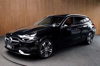 Hoofdafbeelding Mercedes-Benz C-Klasse Mercedes-Benz C-Klasse Estate 300e AMG Line Panodak Leer Camera Navi Cimate LED Nightpack PTS Ambient Elekt. achterklep Elektr. trekhaak LM velgen BTW auto!