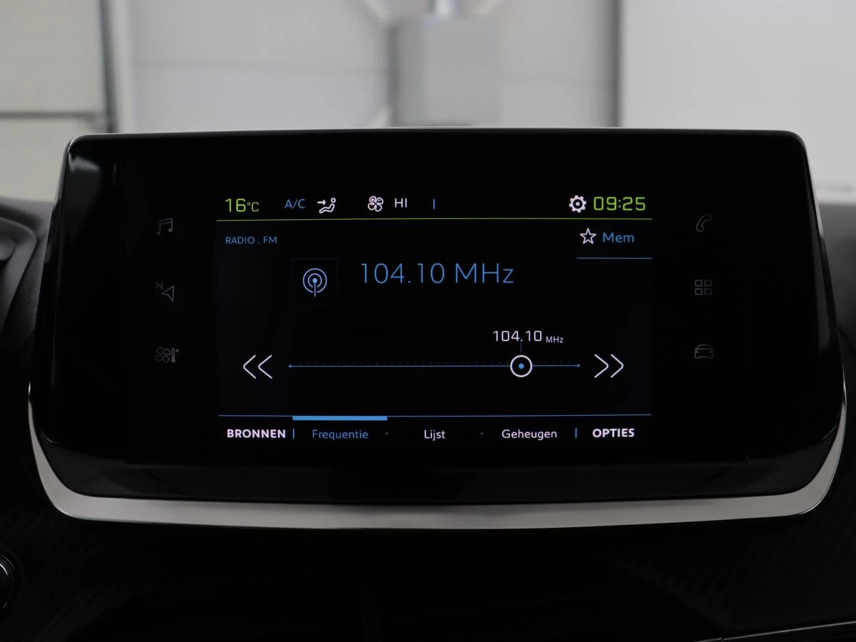 Hoofdafbeelding Peugeot e-2008