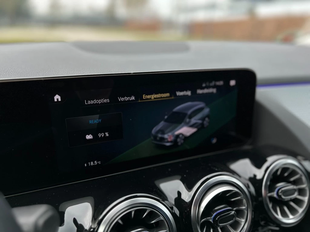 Hoofdafbeelding Mercedes-Benz EQA