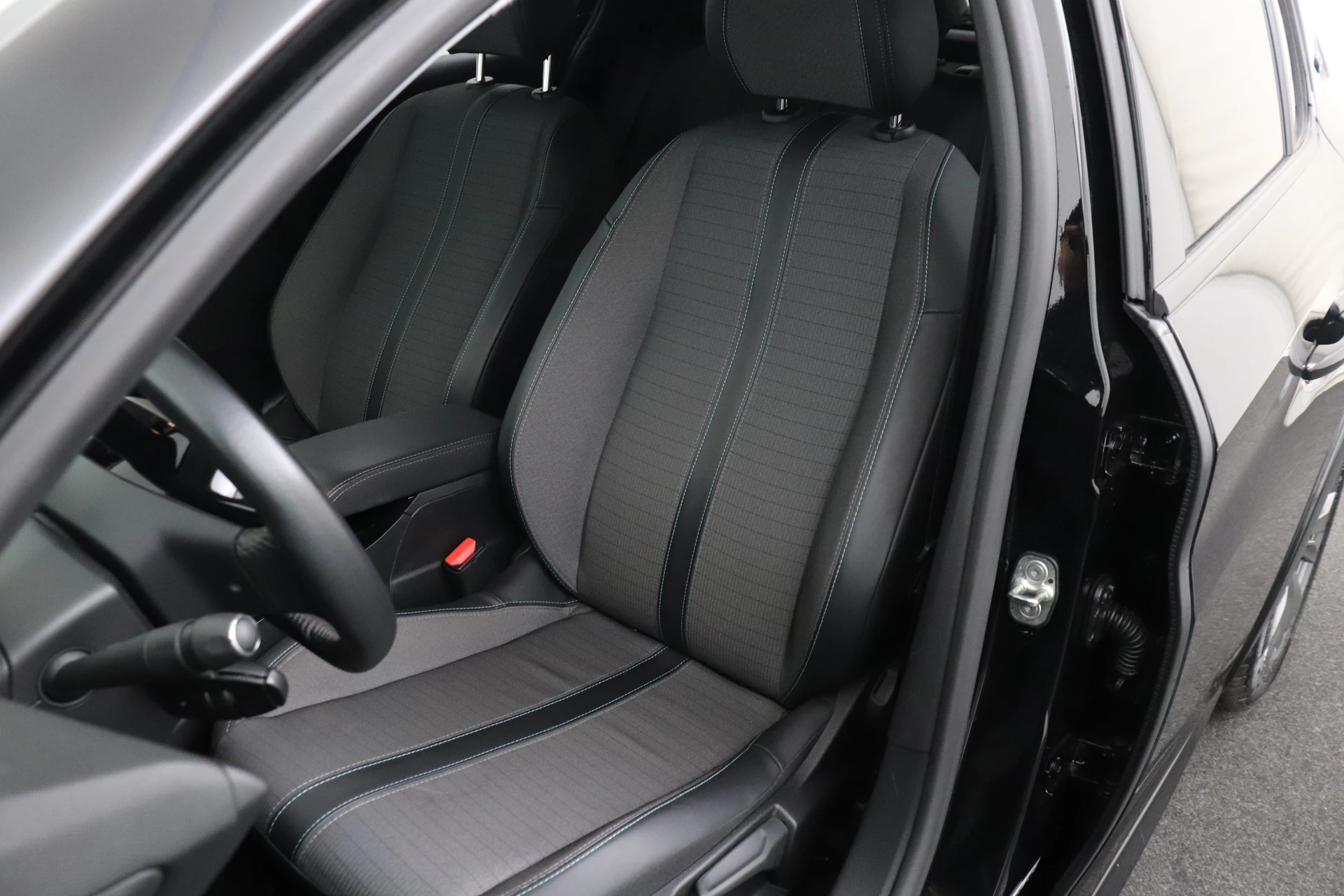 Hoofdafbeelding Peugeot e-208