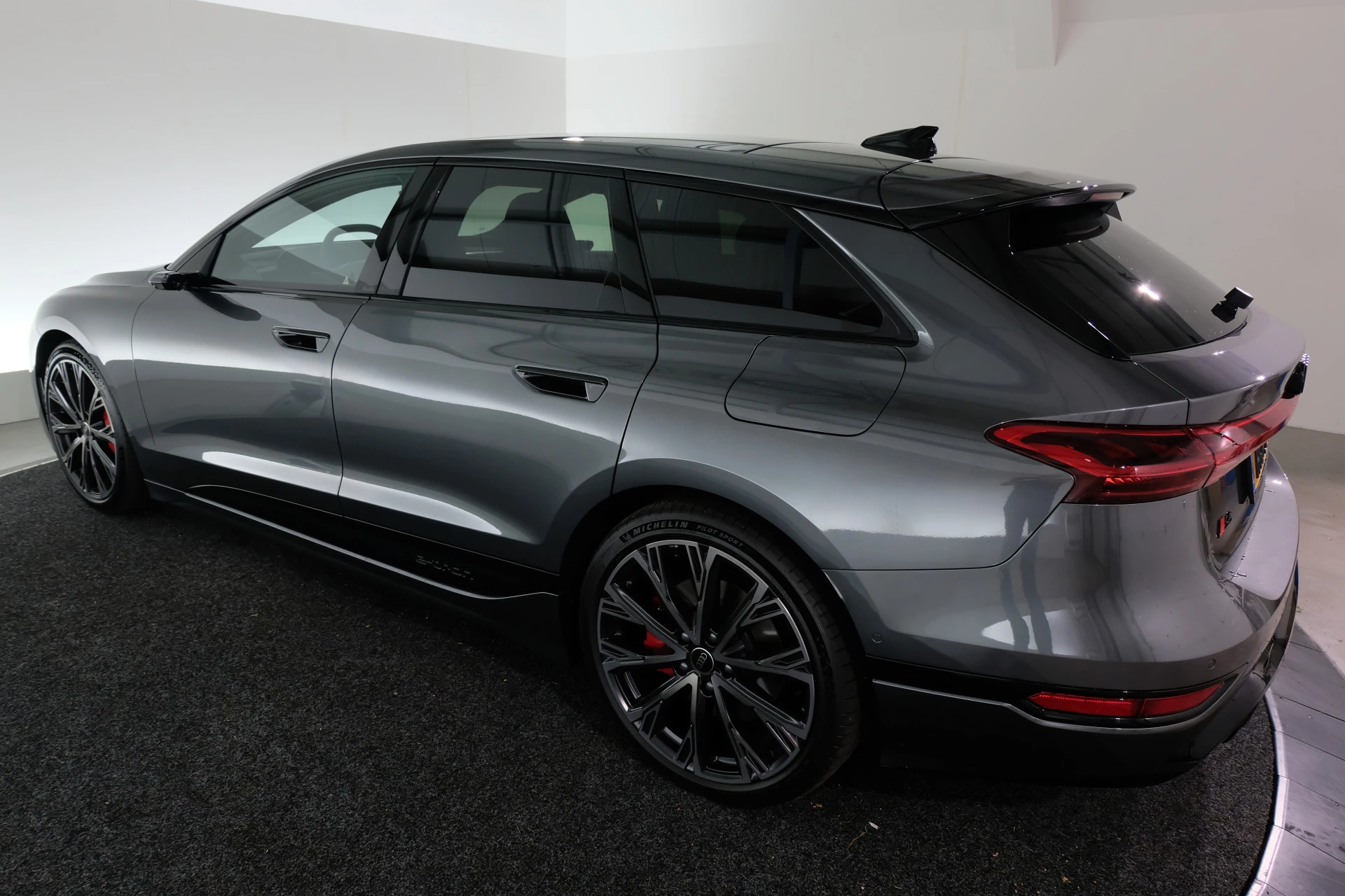 Hoofdafbeelding Audi A6 Avant e-tron