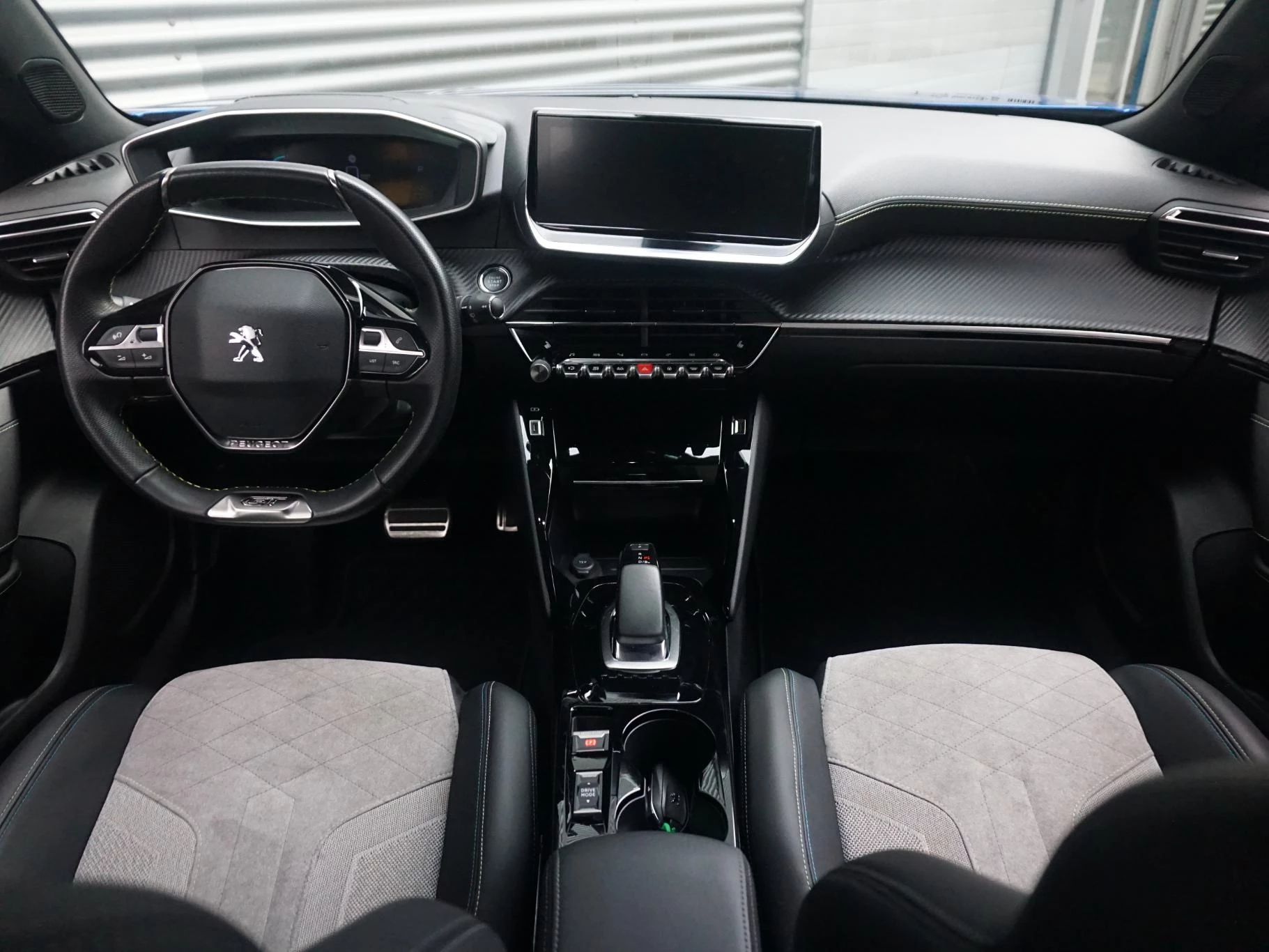 Hoofdafbeelding Peugeot e-2008