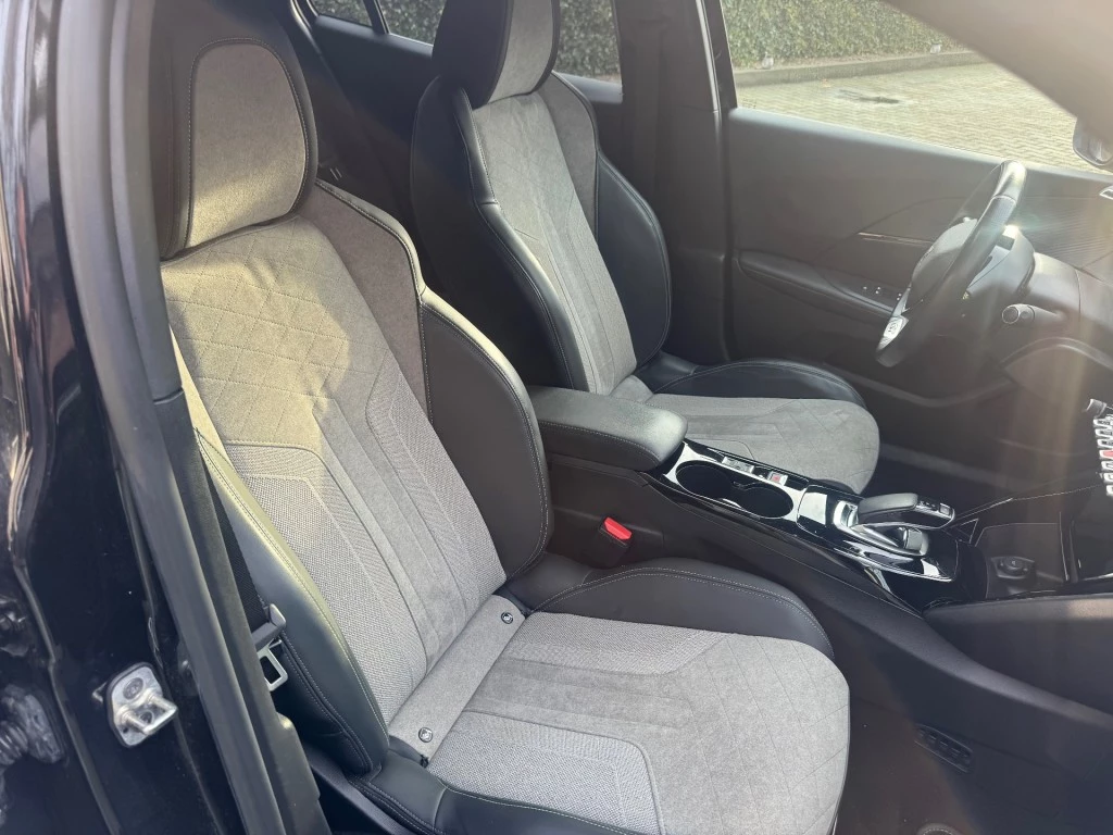 Hoofdafbeelding Peugeot e-2008