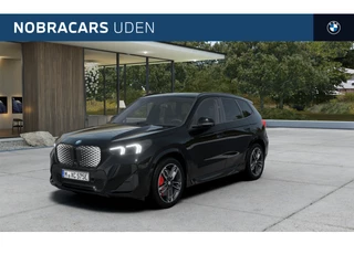 BMW iX1 eDrive20 M Sport / Panoramadak / Trekhaak / Sportstoelen / Achteruitrijcamera / Comfort Access / Adaptieve LED / M Adaptief onderstel