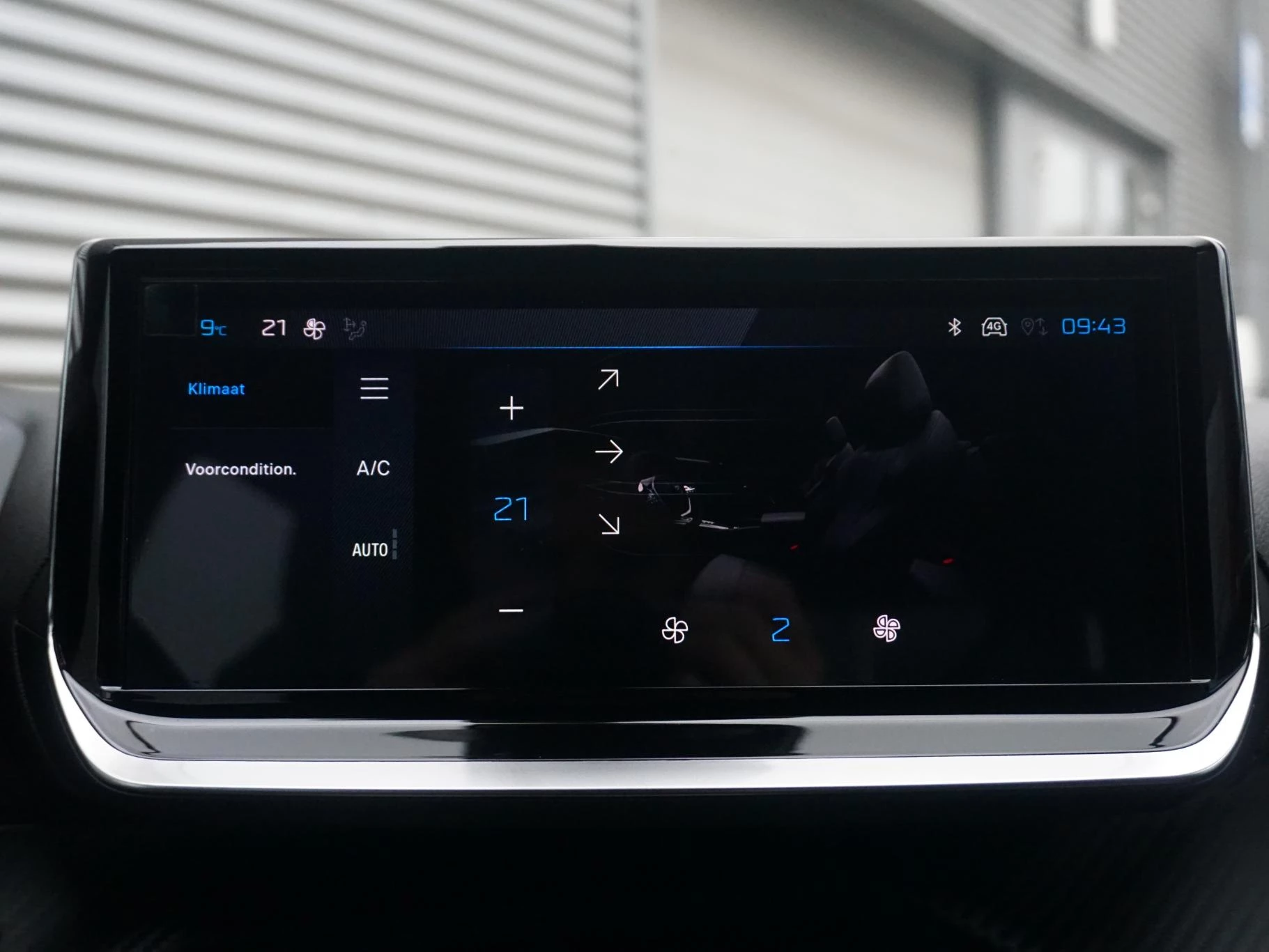 Hoofdafbeelding Peugeot e-2008