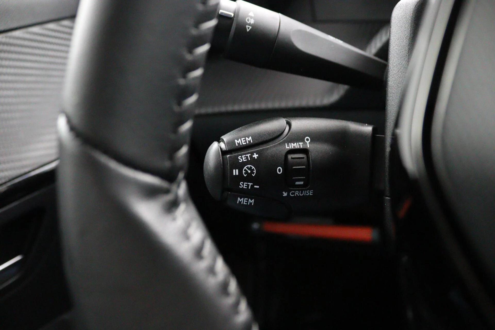 Hoofdafbeelding Peugeot e-208