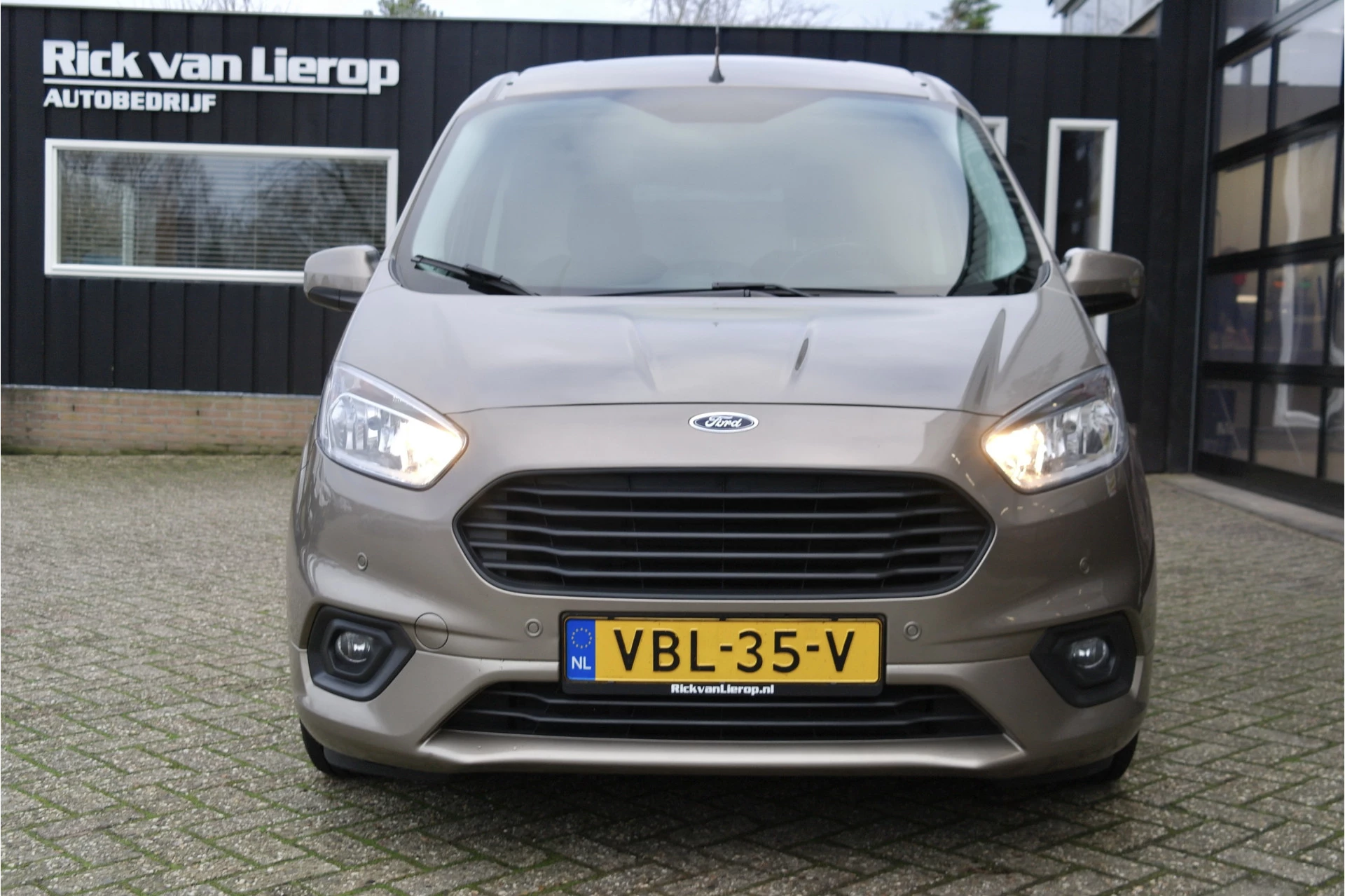 Hoofdafbeelding Ford Transit Courier