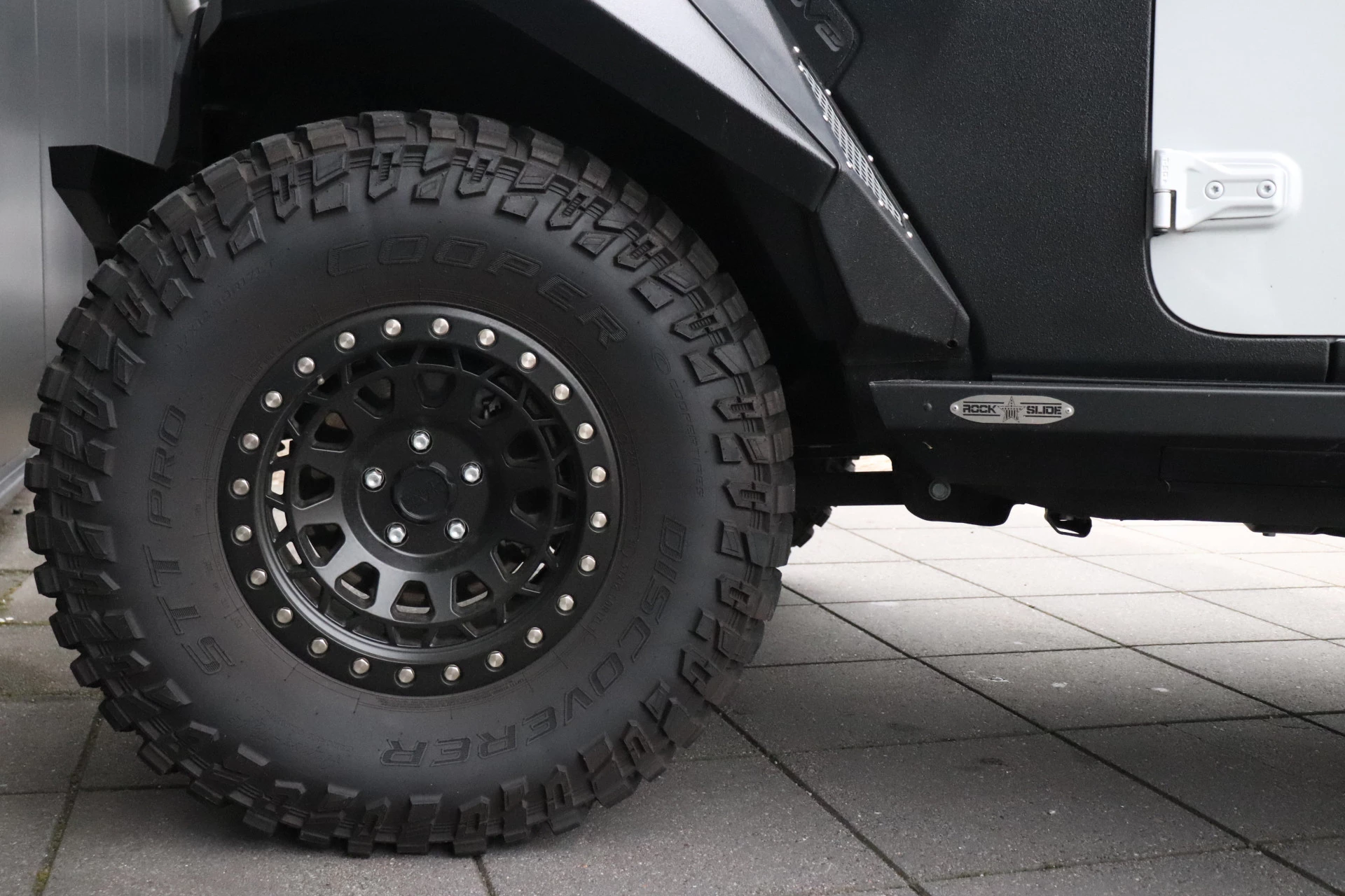 Hoofdafbeelding Jeep BRUTE | 246 PK | LEDER | CAMERA | NAVI | CRUISE | UNIEK NW-PRIJS 250.000,-