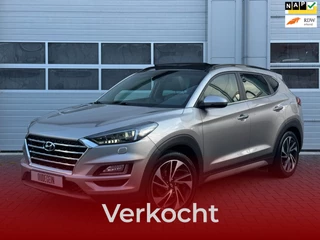 Hoofdafbeelding Hyundai Tucson Hyundai Tucson 1.6 T-GDI PREMIUM / CARPLAY / PANO / 360 CAMERA / LANE / DODEHOEK / STOELVERKOELING + VERW / ELEK STOELEN /