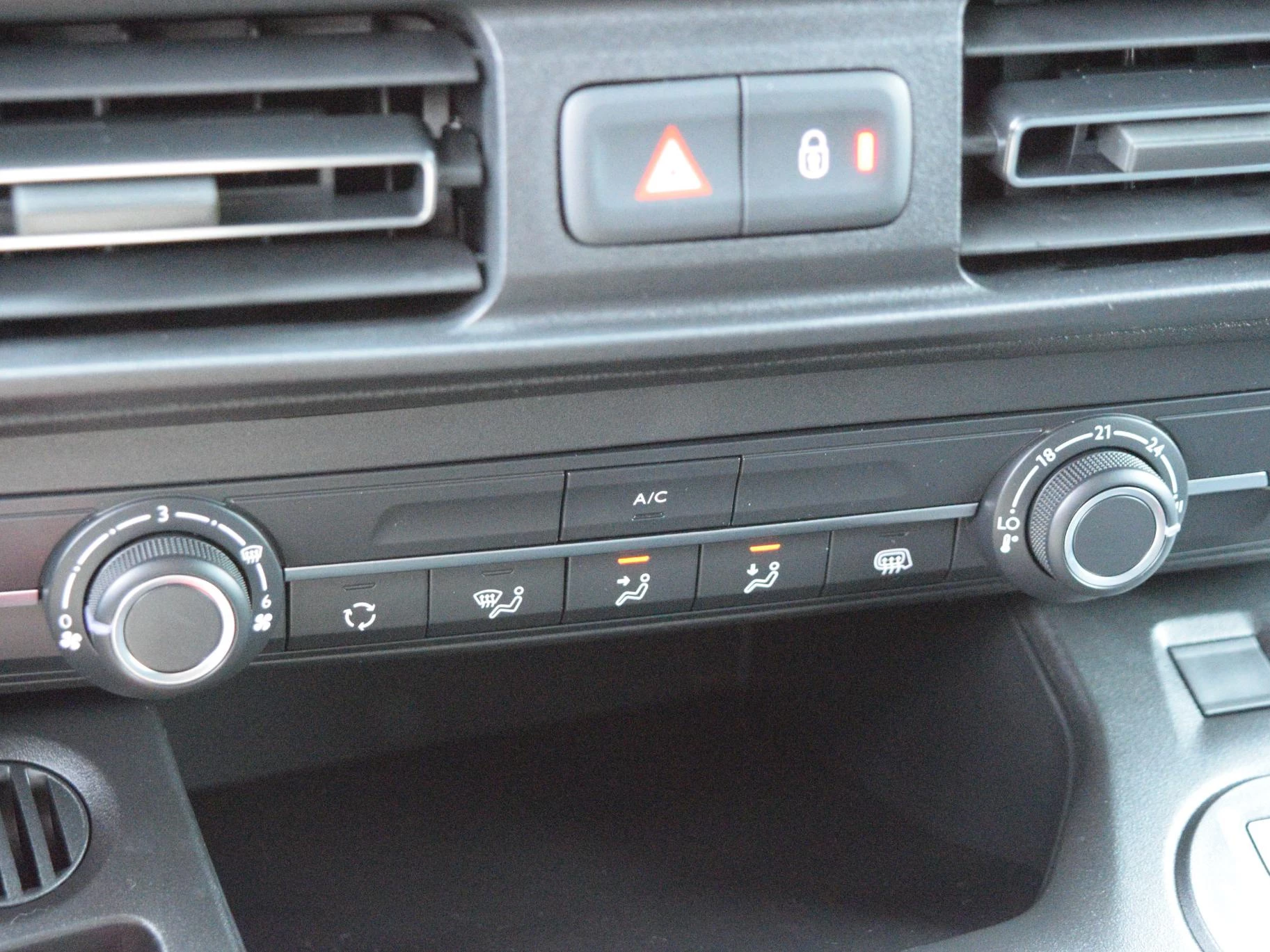 Hoofdafbeelding Peugeot e-Partner