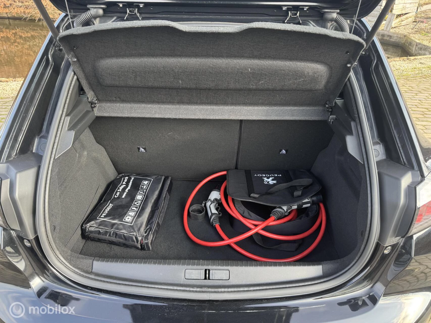 Hoofdafbeelding Peugeot e-208