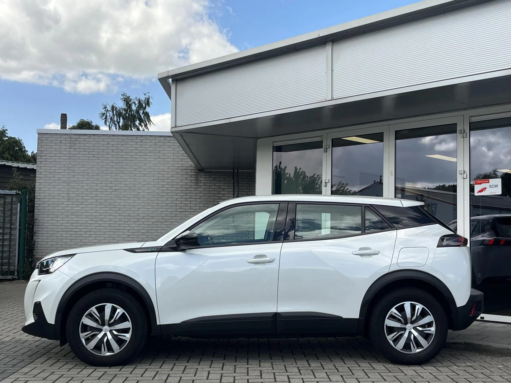 Hoofdafbeelding Peugeot e-2008