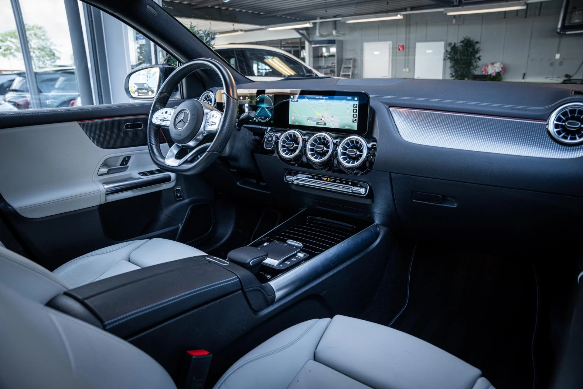 Hoofdafbeelding Mercedes-Benz EQA