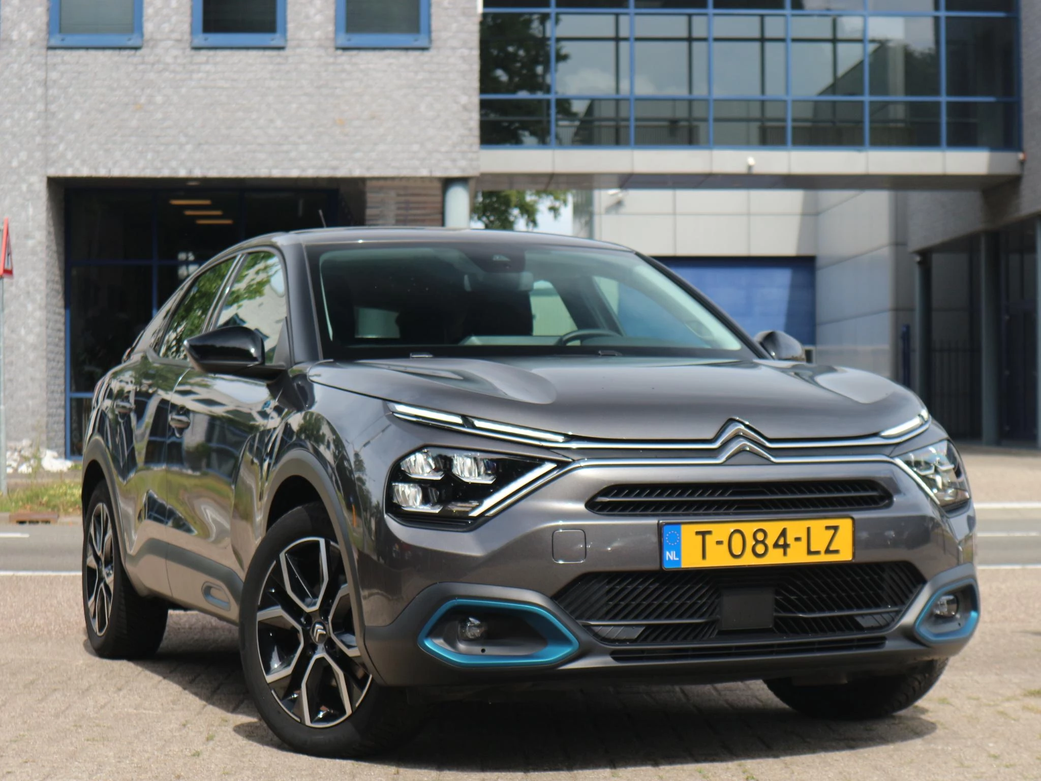 Hoofdafbeelding Citroën ë-C4