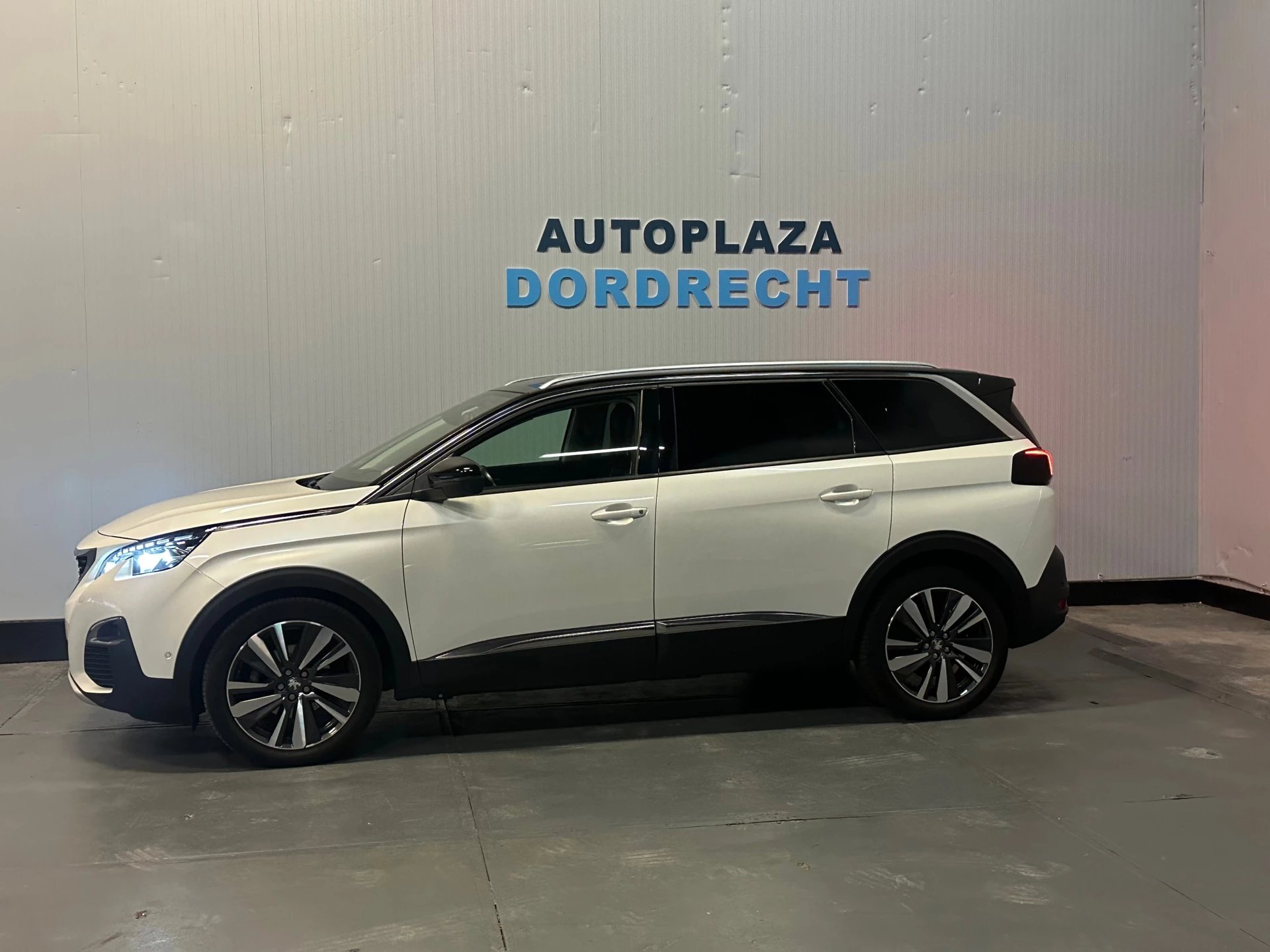 Hoofdafbeelding Peugeot 5008