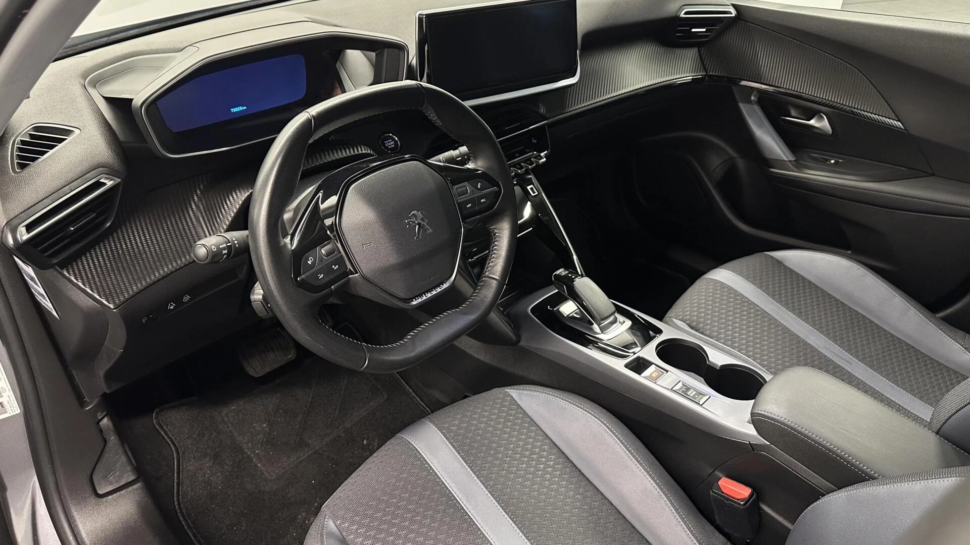 Hoofdafbeelding Peugeot e-2008