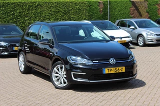 Volkswagen e-Golf e-Golf / SoH 93,3% / NL Auto! / CarPlay / Parkeerhulp V+A / 16'' / LED / DAB / ACC