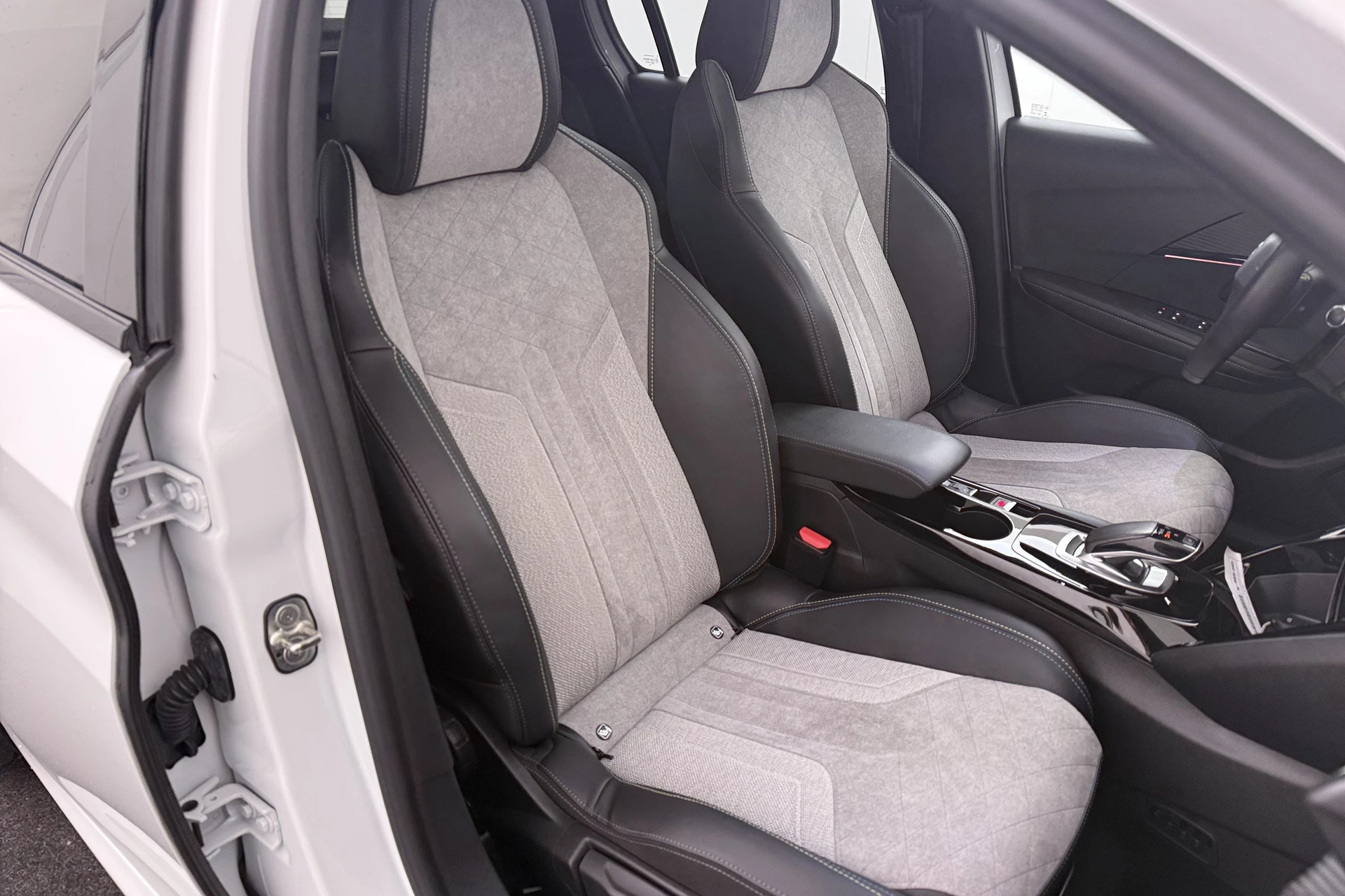 Hoofdafbeelding Peugeot e-208