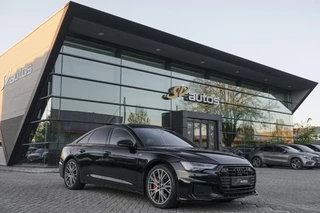 Audi A6 Limousine 55 TFSIe Competion 367pk Quattro Panoramadak 4-wielbesturing Nachtzicht B&O audio Matrix Trekhaak elektrisch