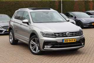 Volkswagen Tiguan 2.0 TSI 4Motion Highline 3x R-line / NL Auto! / 1e Eign. / Trekhaak / Panoramadak / 360Camera / 19'' / Dodehoek / Navigatie / Stoelverwarming / ACC / DAB