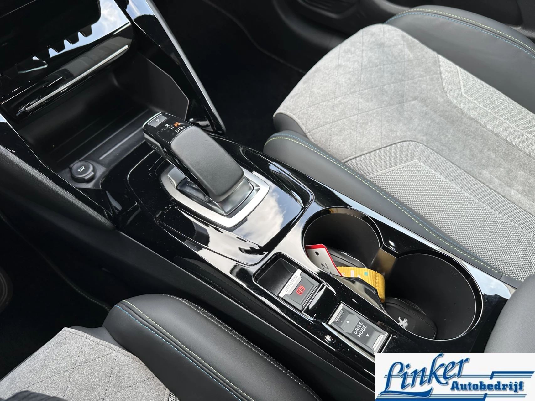 Hoofdafbeelding Peugeot e-208