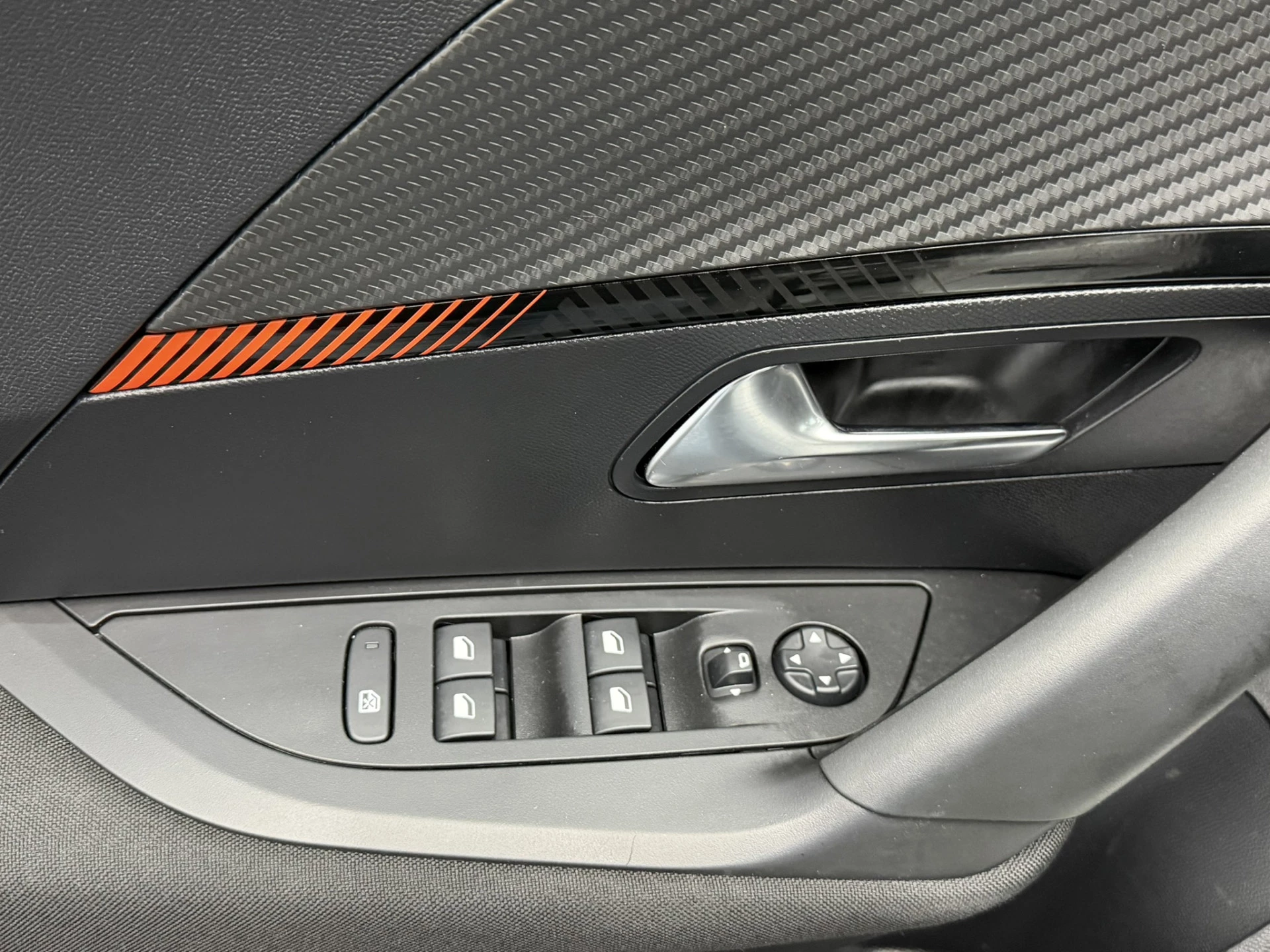 Hoofdafbeelding Peugeot e-2008