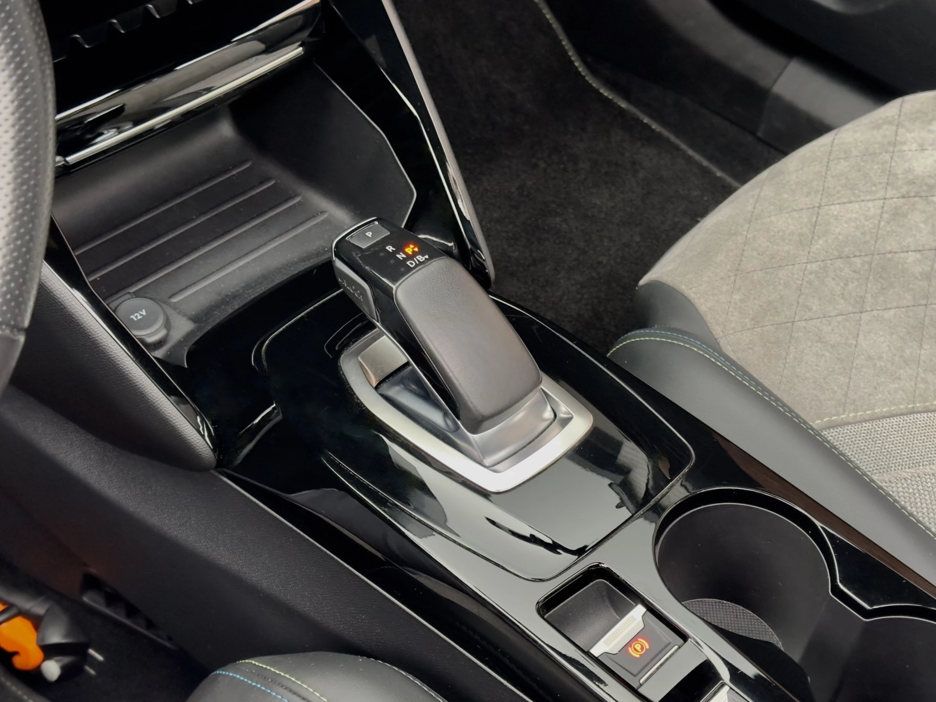 Hoofdafbeelding Peugeot e-2008