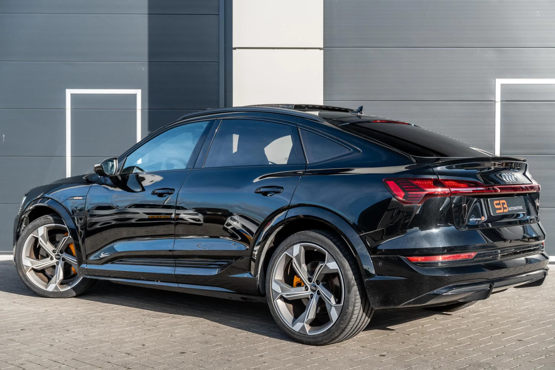 Hoofdafbeelding Audi e-tron