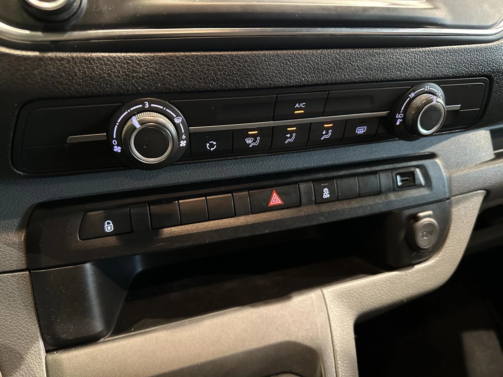 Hoofdafbeelding Peugeot Traveller