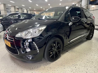Hoofdafbeelding Citroën DS3 Citroën DS3 1.2 VTI SO CHIC / AIRCO / CRUISE / MULTIMEDIA / CHROOMPAKKET