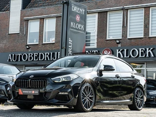 BMW 2 Serie Gran Coupé 218i High Executive M-Sport ORG NL PANO HUD HIFI SHADOW 19 INCH SCHAALSTOEL M PERF REMMEN